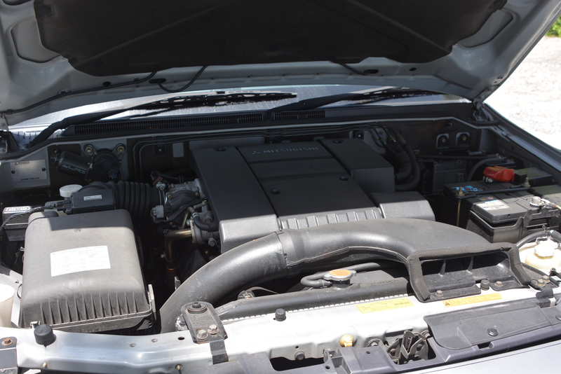 2002 Mitsubishi Pajero Exceed Long Sunroof Super Select 4wd 3.5L GDI engine!