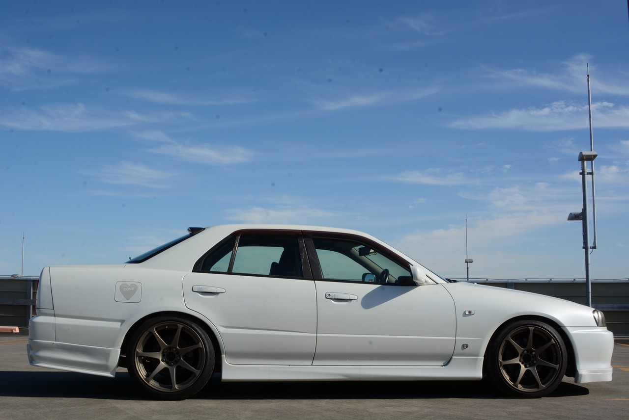 R34 Skyline 4door GT-T with CST 18" alloys!