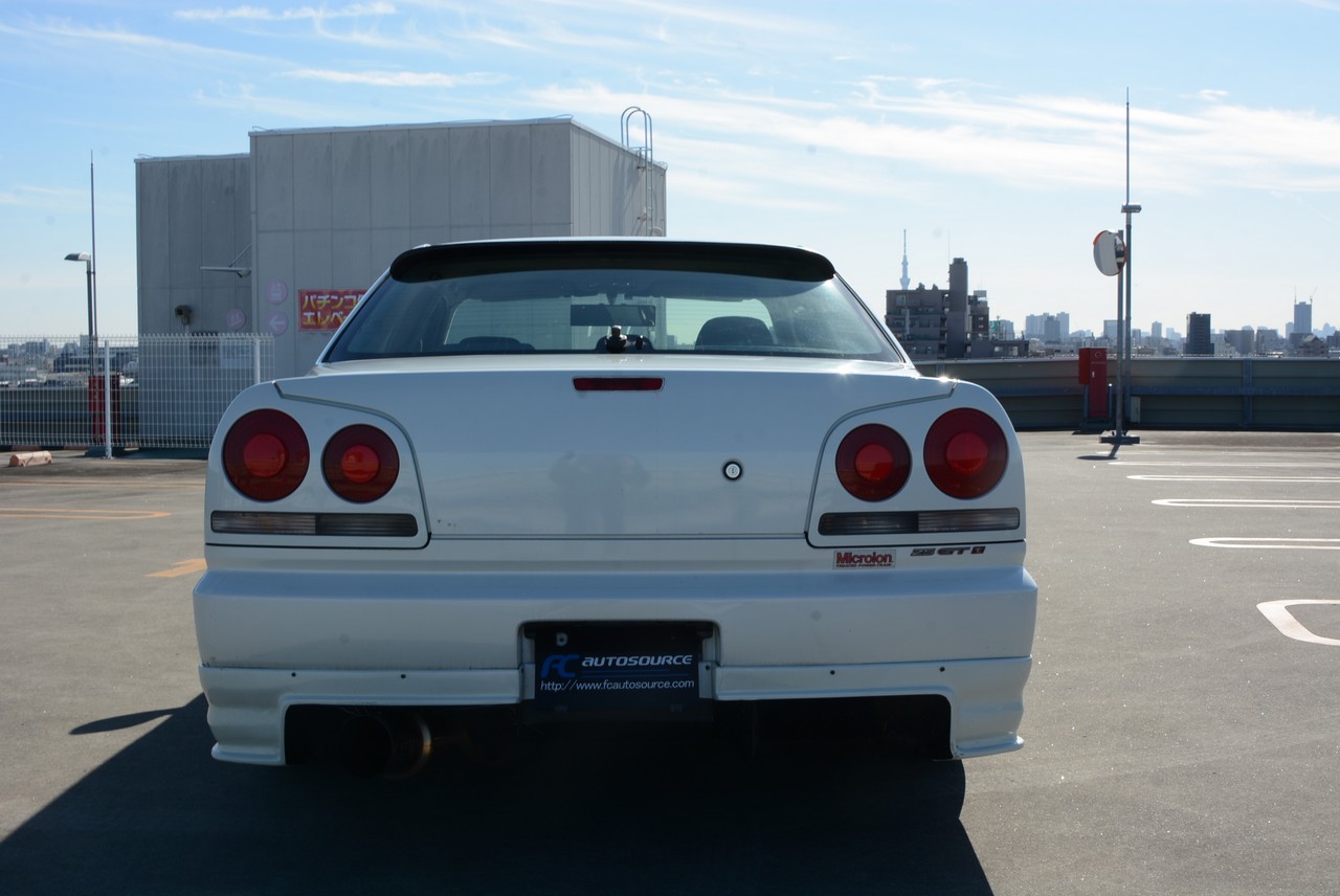 R34 Skyline 4door GT-T with CST 18" alloys!