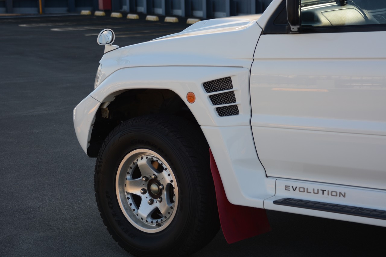 Ultra-Rare 5spd manual Mitsubishi Pajero Evolution!