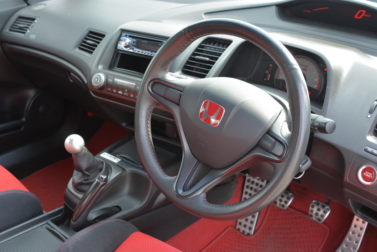 FD2 Civic Type R in Championship White!