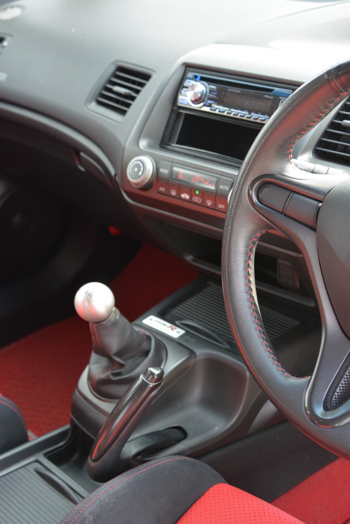 FD2 Civic Type R in Championship White!