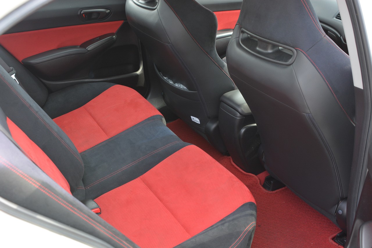 FD2 Civic Type R in Championship White!