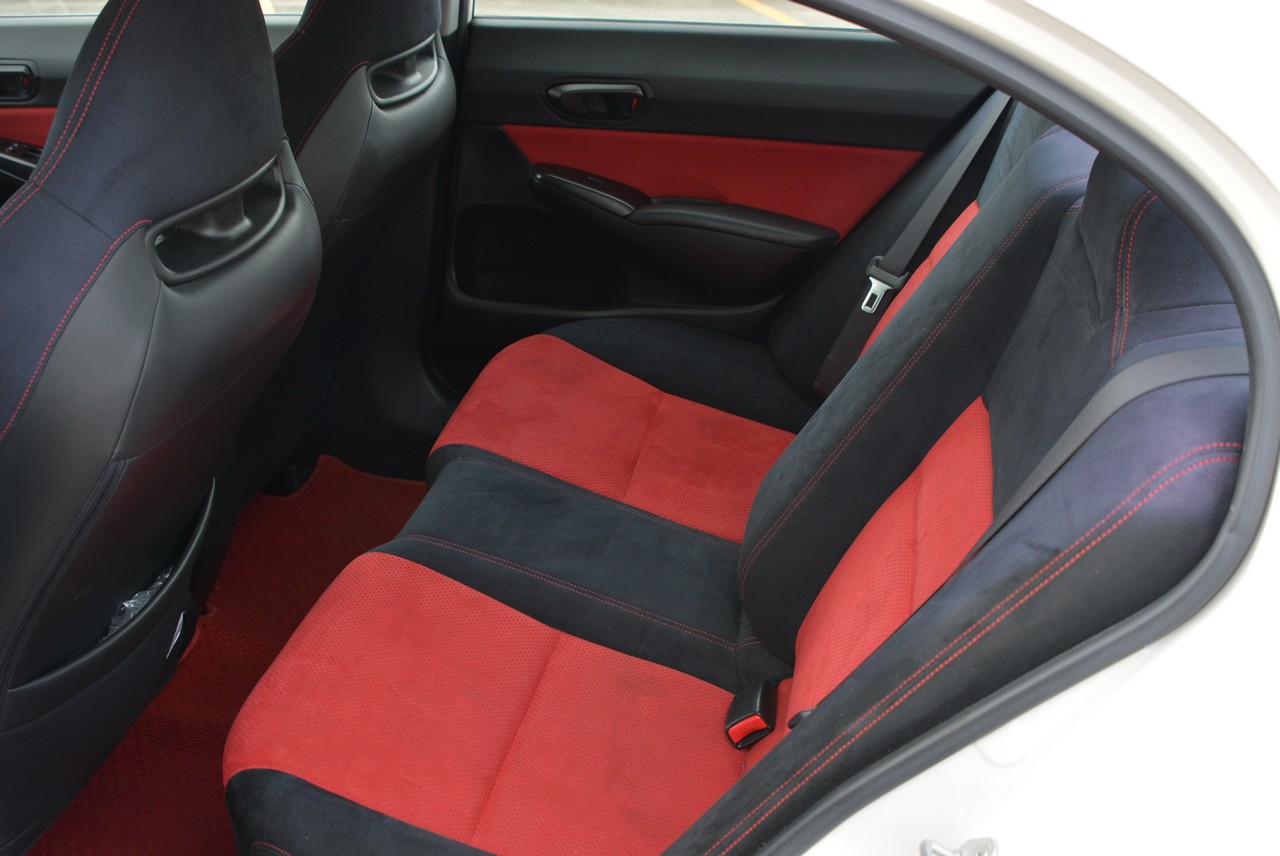 FD2 Civic Type R in Championship White!