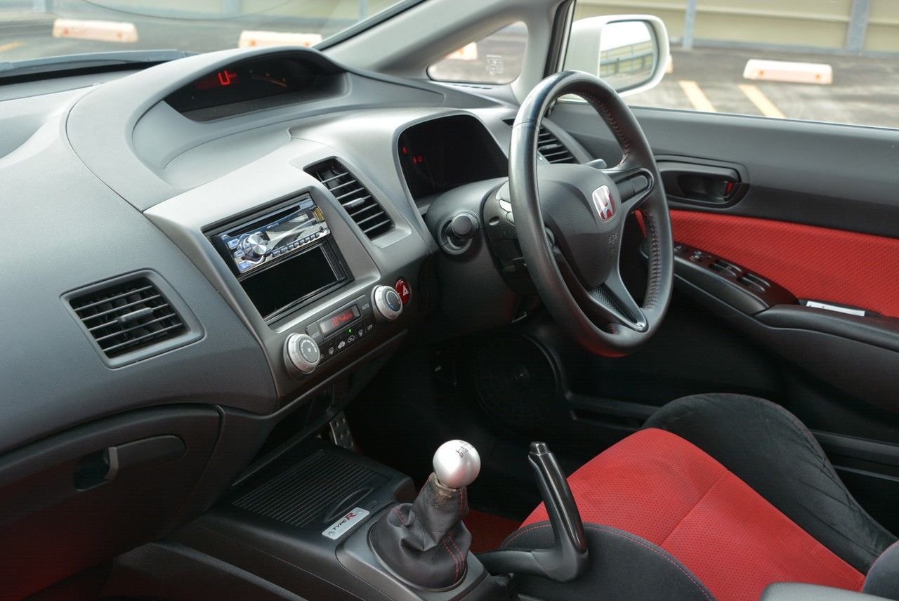 FD2 Civic Type R in Championship White!