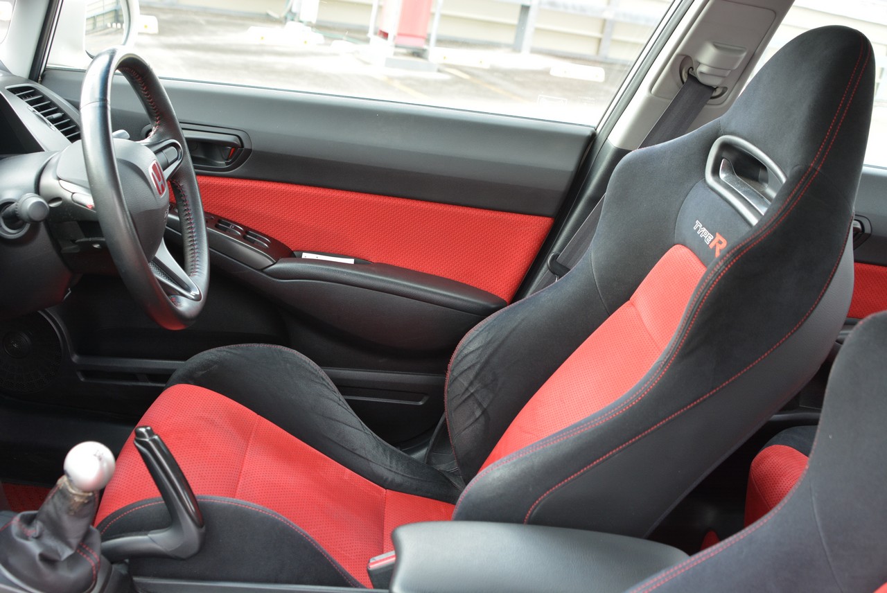 FD2 Civic Type R in Championship White!