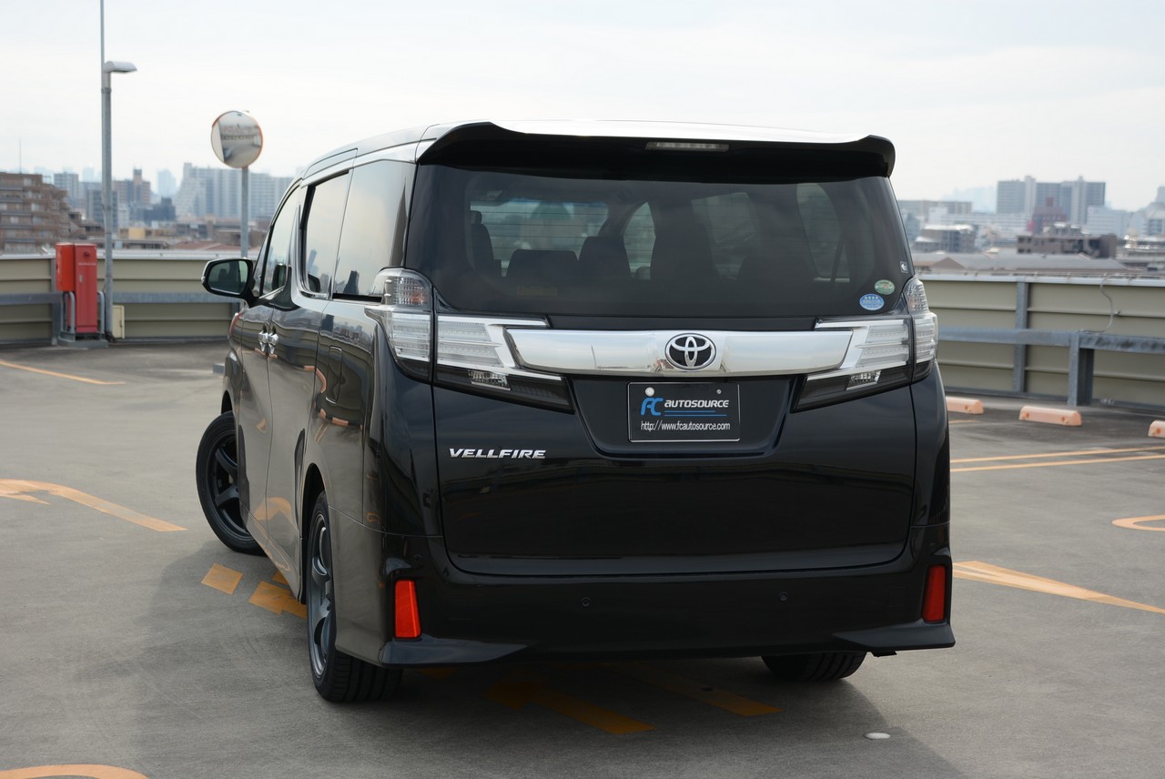 2.5L Toyota Vellfire 7-seater people mover!