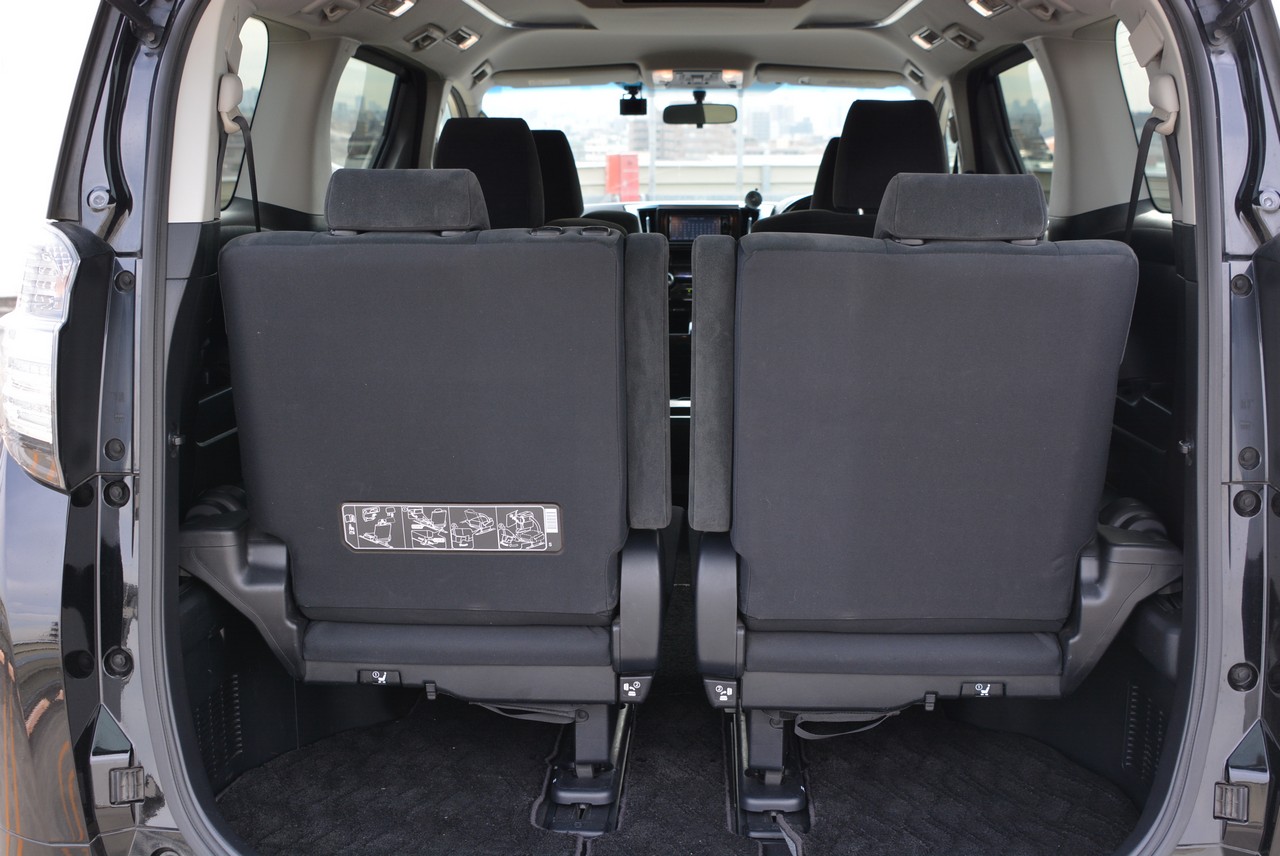 2.5L Toyota Vellfire 7-seater people mover!