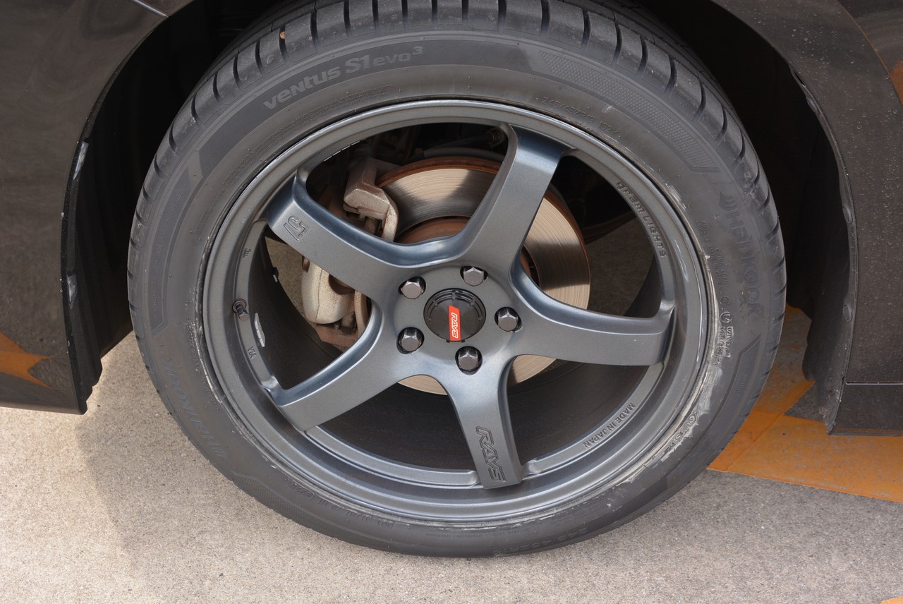 2.5L Toyota Vellfire 7-seater people mover!