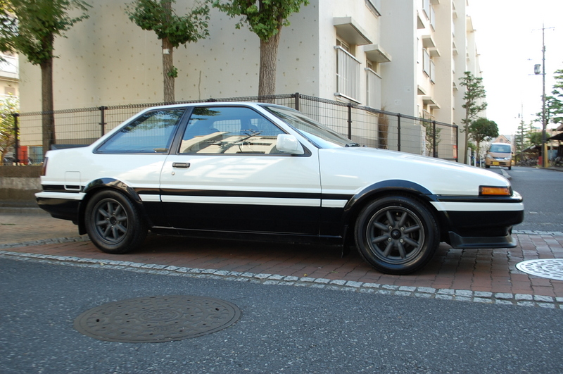 AE86 Sprinter Trueno coupe Panda white/black