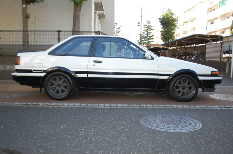 AE86 Sprinter Trueno coupe Panda white/black
