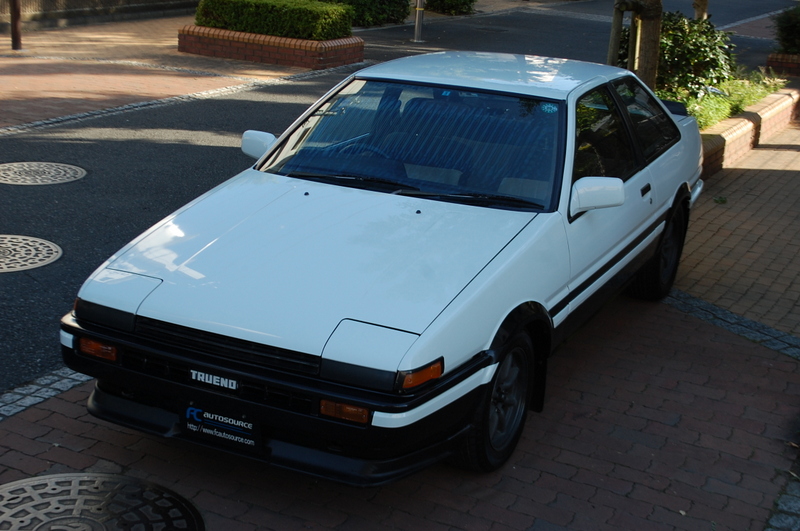 AE86 Sprinter Trueno coupe Panda white/black