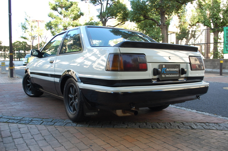 AE86 Sprinter Trueno coupe Panda white/black