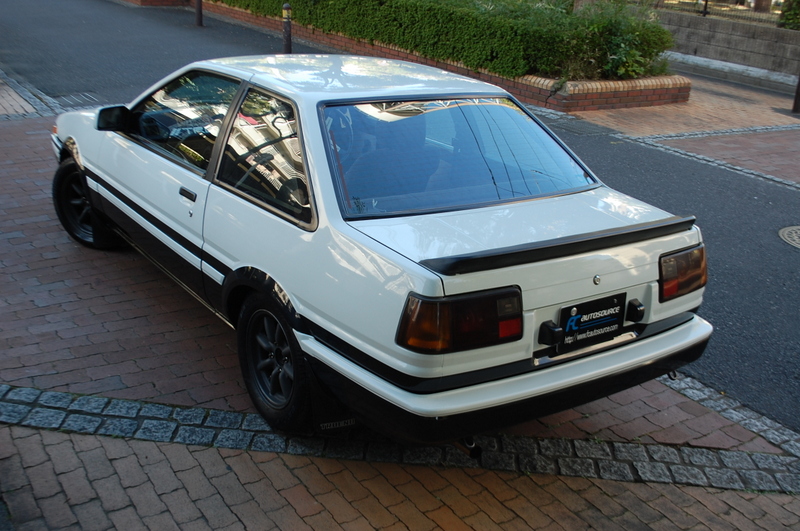 AE86 Sprinter Trueno coupe Panda white/black