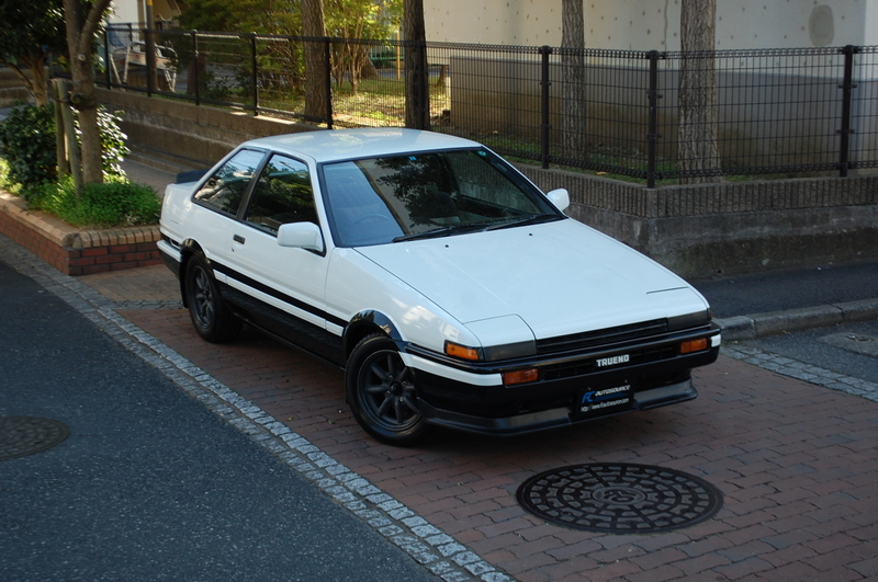 AE86 Sprinter Trueno coupe Panda white/black