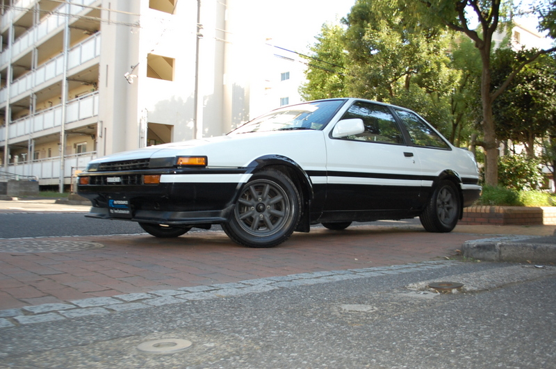 AE86 Sprinter Trueno coupe Panda white/black