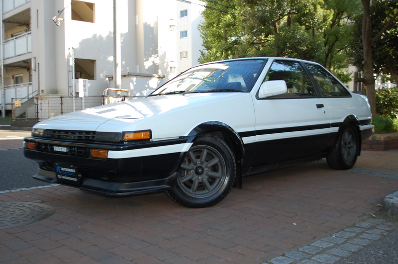 AE86 Sprinter Trueno coupe Panda white/black