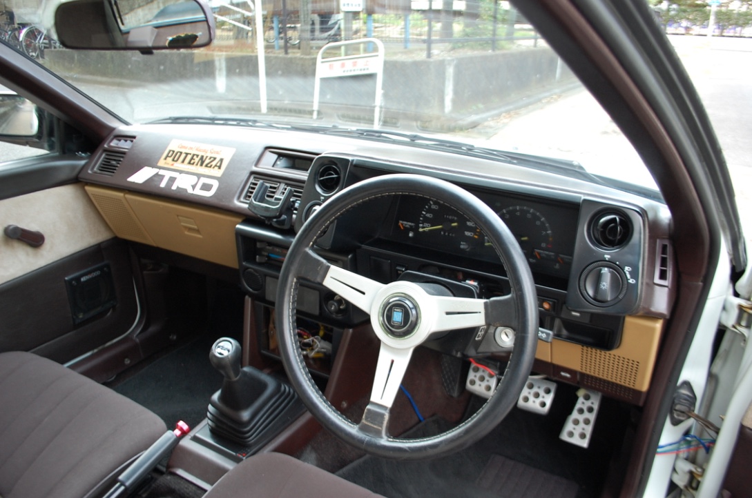 AE86 Sprinter Trueno coupe Panda white/black