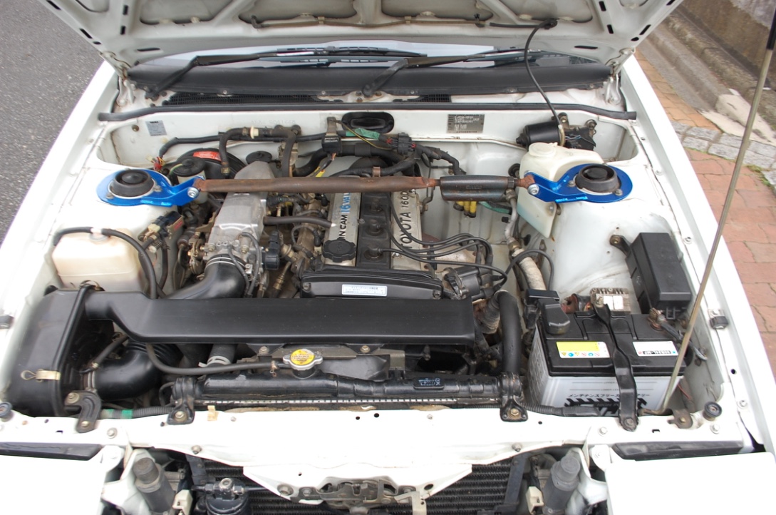 AE86 Sprinter Trueno coupe Panda white/black