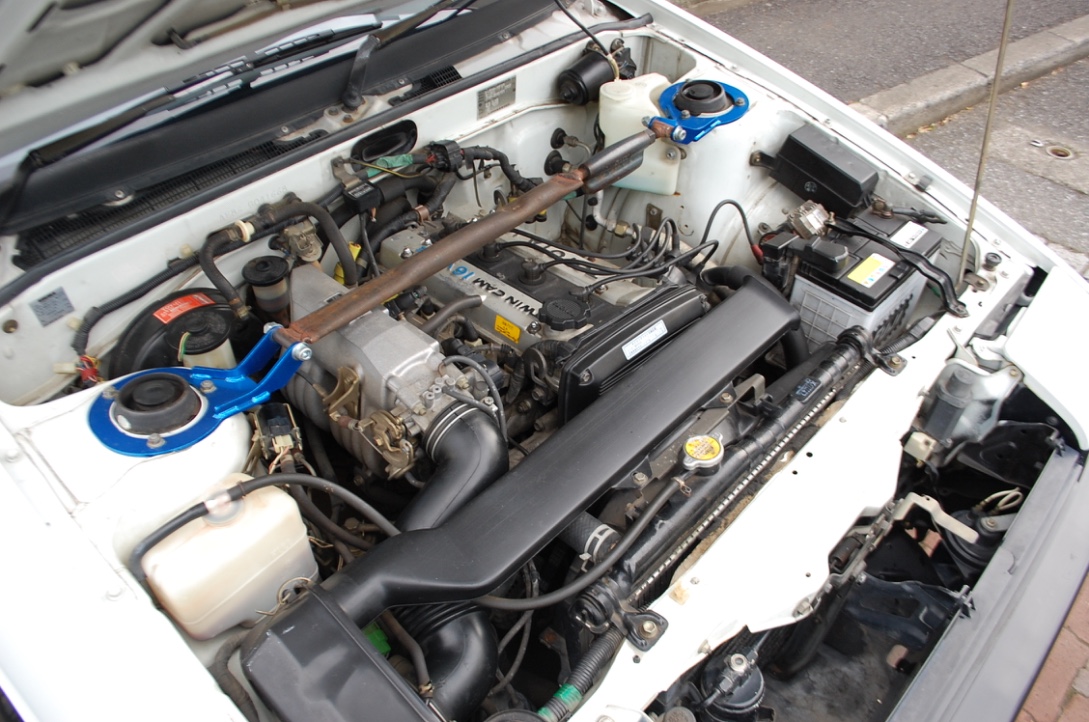 AE86 Sprinter Trueno coupe Panda white/black