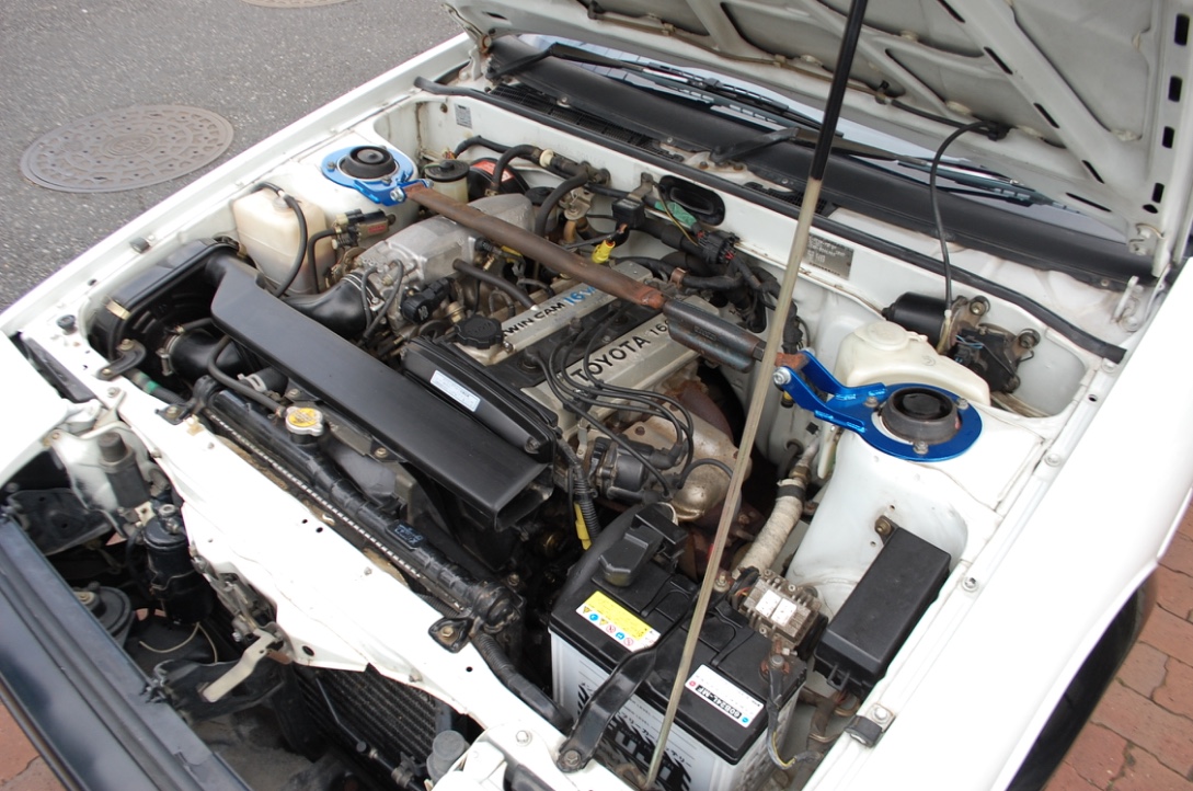 AE86 Sprinter Trueno coupe Panda white/black